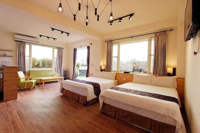 Quadruple Room, Bathtub, Mountain View