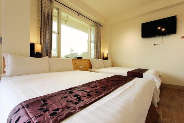 Quadruple Room, Bathtub, Mountain View