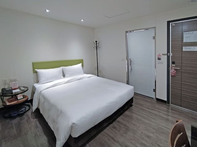 Double Room no Window