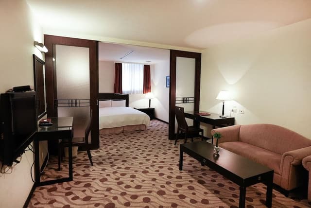 Deluxe Quadruple Room, 2 Queen Beds, Bathtub