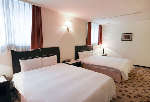 Deluxe Quadruple Room, 2 Queen Beds, Bathtub