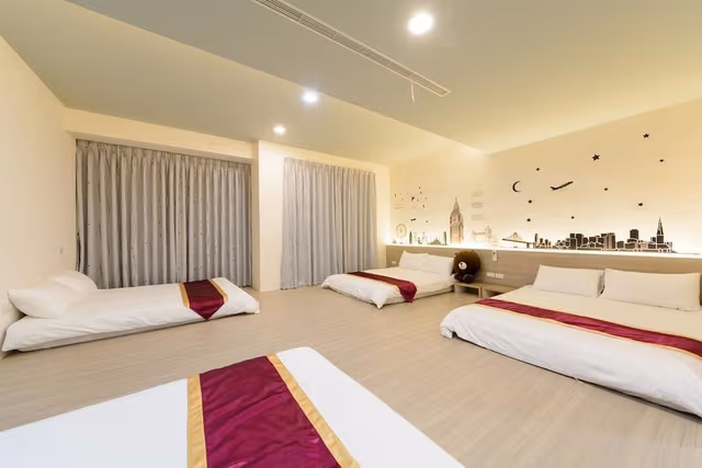 Family Room (201 )