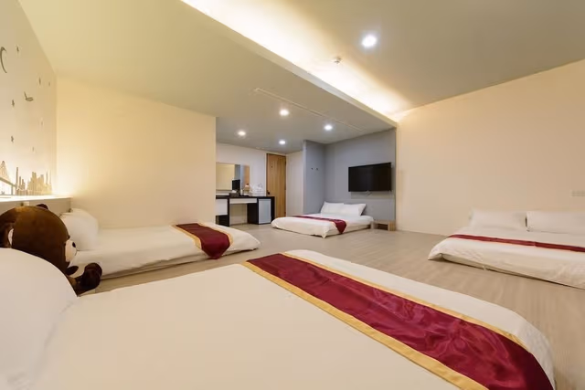 Family Room (201 )