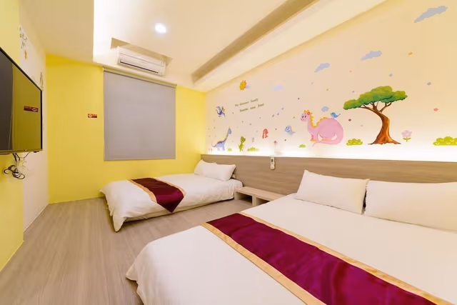 Standard Quadruple Room (202)