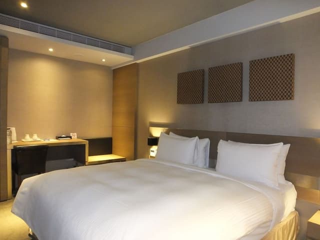 Business Double Room, No Windows