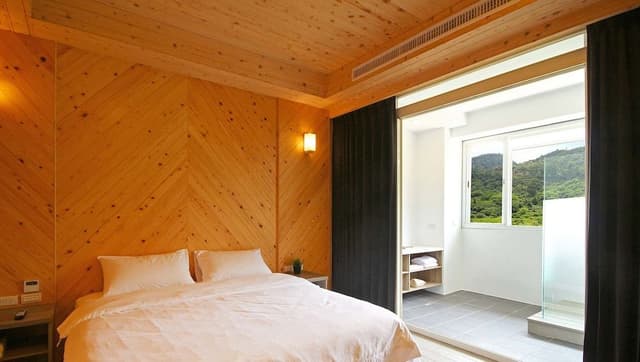 Standard Double Room, 1 King Bed, Mountain View