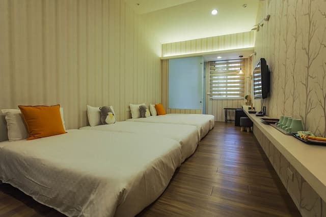 Deluxe Quadruple Room, Multiple Beds, Bathtub