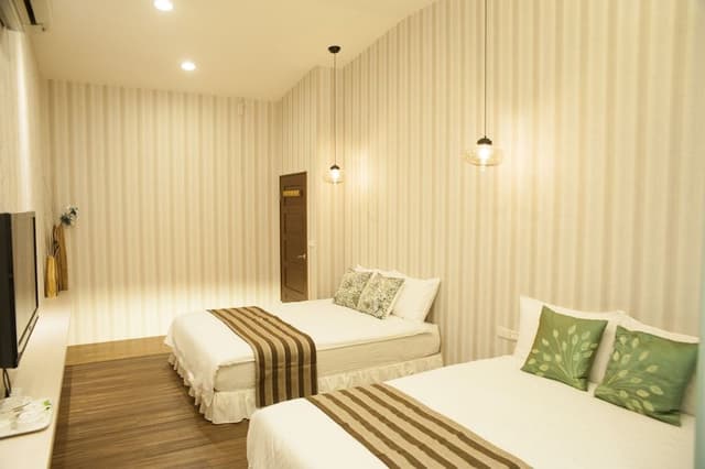 Deluxe Quadruple Room, Multiple Beds, Bathtub