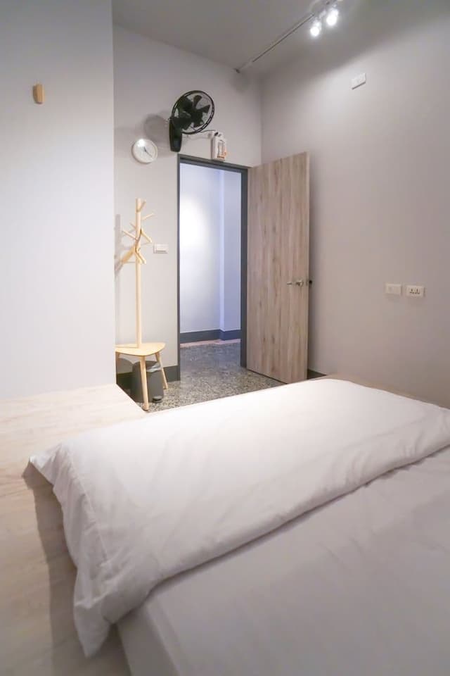 Standard Twin Room, Shared Bathroom