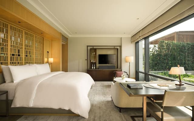 Room, 1 King Bed (Verandah)