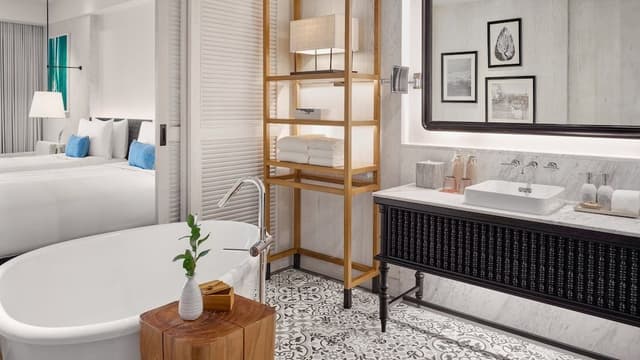Room (Essential)