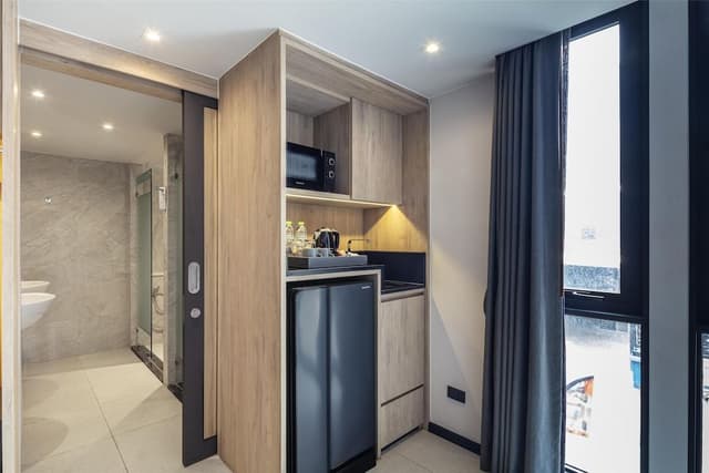 Deluxe Room, 1 King Bed, Non Smoking, Microwave (Dining Table)