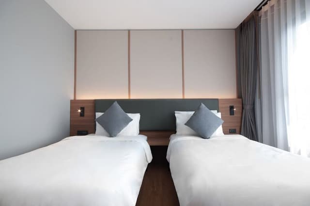 Superior Room, 2 Twin Beds, Non Smoking, City View
