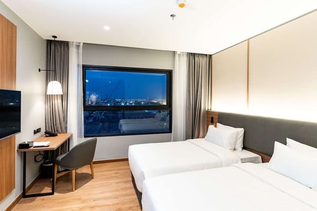 Superior Room, 2 Twin Beds, Non Smoking, City View