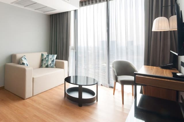 Junior Suite, 1 King Bed, Non Smoking, City View