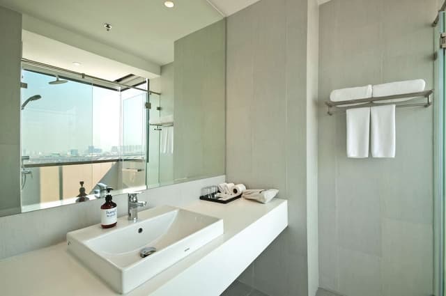 Junior Suite, 1 King Bed, Non Smoking, City View