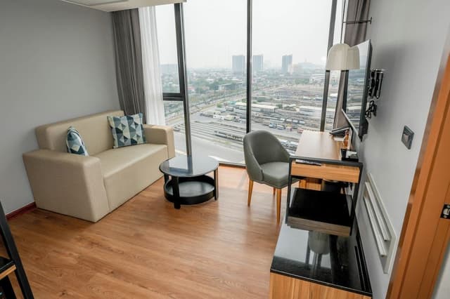 Junior Suite, 1 King Bed, Non Smoking, City View