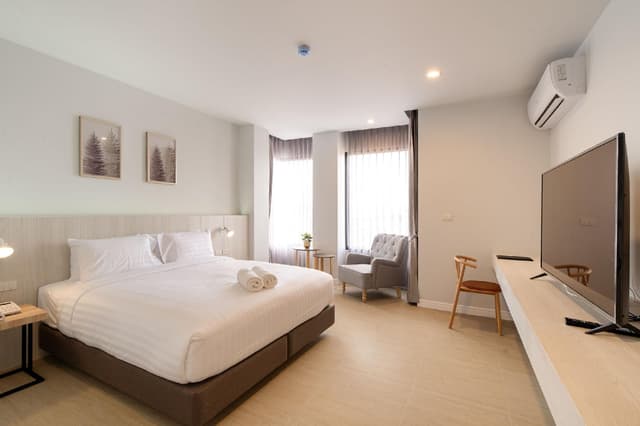 Corner Deluxe Double Room for 1 Person - Non-Smoking
