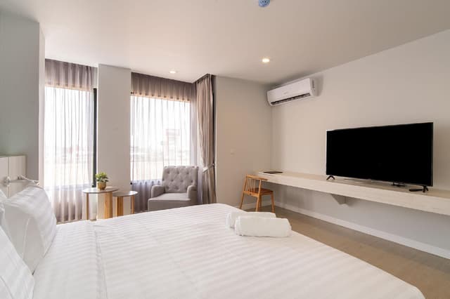 Corner Deluxe Double Room for 1 Person - Non-Smoking