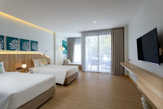 Family Room, Garden View