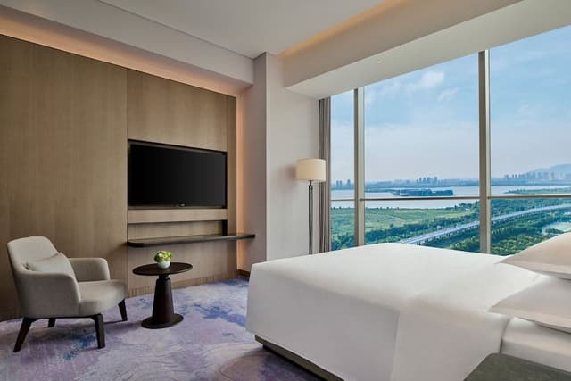 Executive Suite, 1 Queen Bed