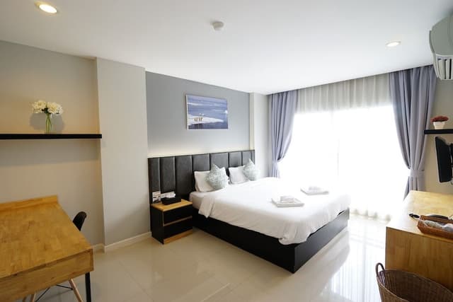 Superior Room, 1 King Bed, Bathtub