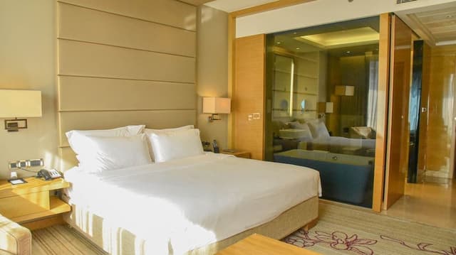 Superior Room, 1 King Bed, Balcony