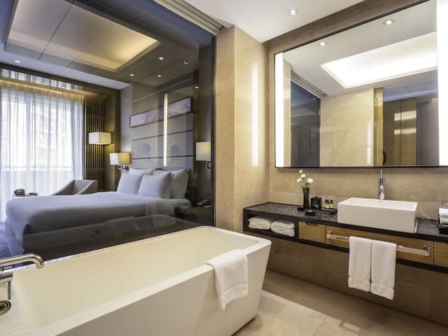 Superior Room, 1 King Bed, Balcony