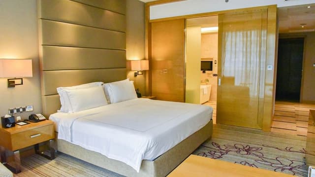 Superior Suite, 1 King Bed, Club Lounge Access