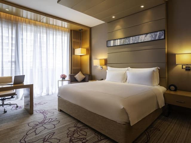 Superior Suite, 1 King Bed, Club Lounge Access