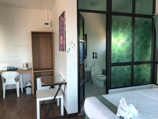 Deluxe Room with Balcony and Sea View