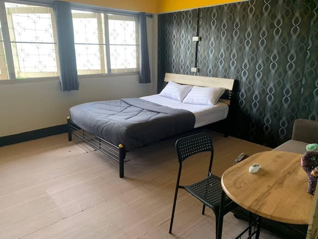 1 King Bed