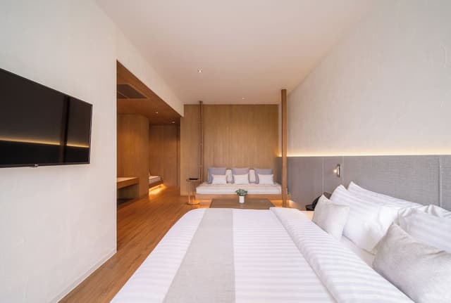 Deluxe Connecting Room Pool View