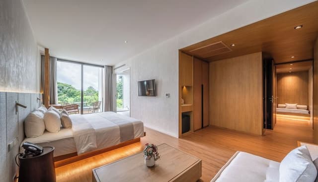 Deluxe Connecting Room Pool View