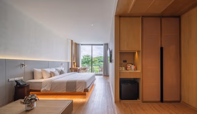 Deluxe Connecting Room Pool View