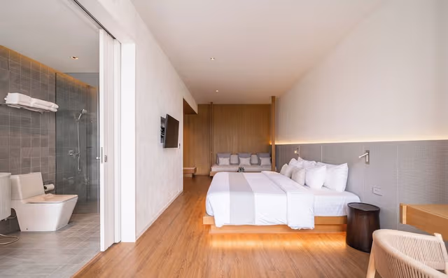 Deluxe Connecting Room Pool View