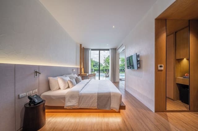 Deluxe Connecting Room Pool View