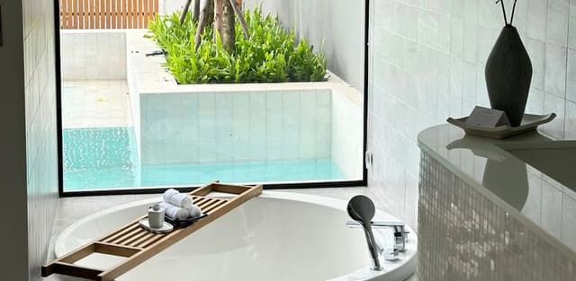 Grand Corner Pool Access