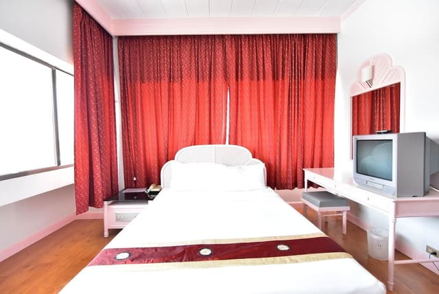 Business Double Room (Business Deluxe Double)