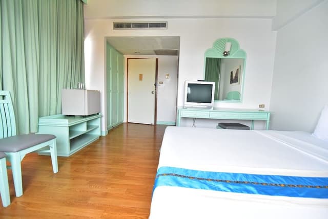 Business Double Room (Business Deluxe Double)