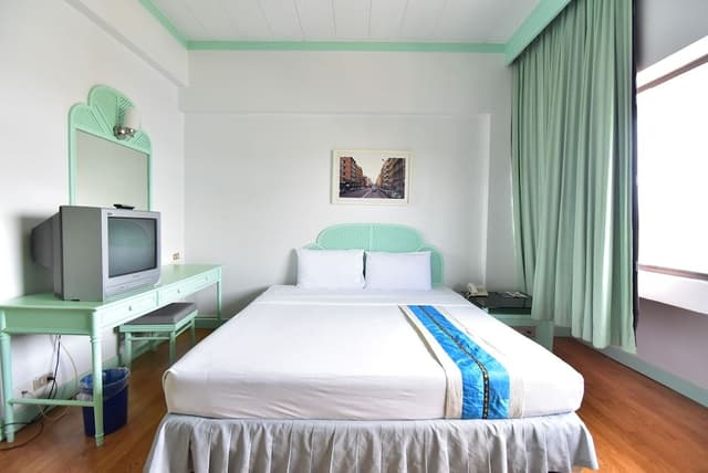 Business Double Room (Business Deluxe Double)