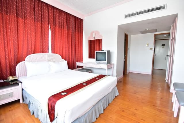 Business Double Room (Business Deluxe Double)