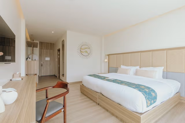 Superior Room, Pool View