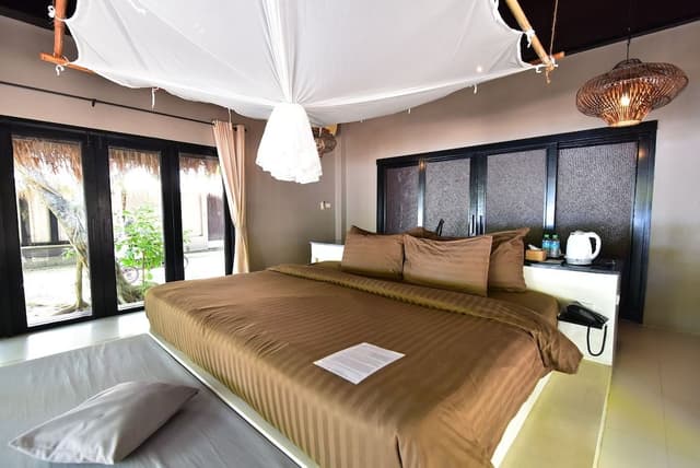 Villa, 1 King Bed, Beach View (Siri)