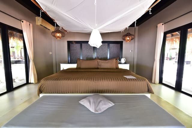 Villa, 1 King Bed, Beach View (Siri)