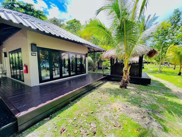 Villa, 1 King Bed, Beach View (Siri)
