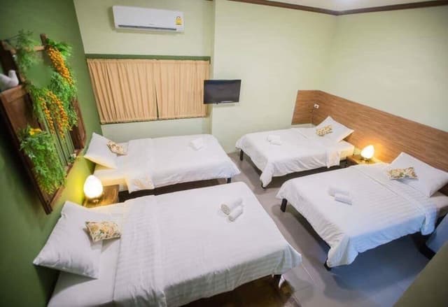4 People Private Room