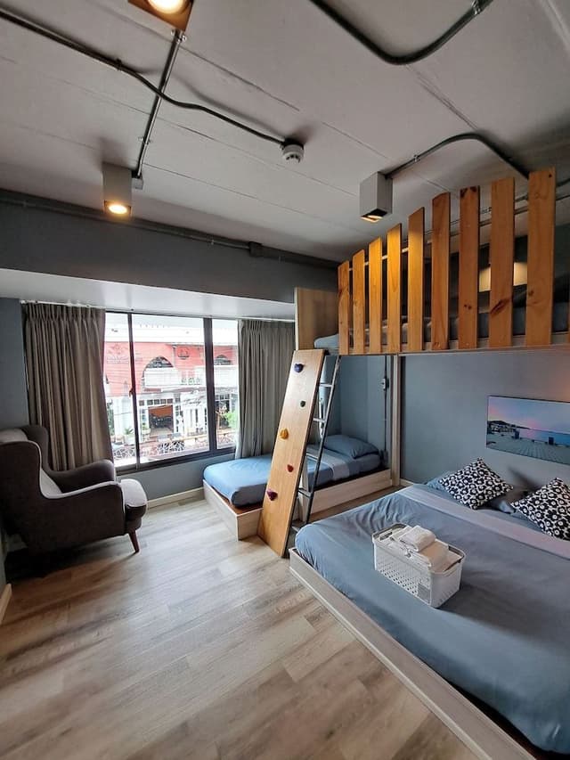 Deluxe Family Room