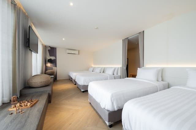 5 Bed Room