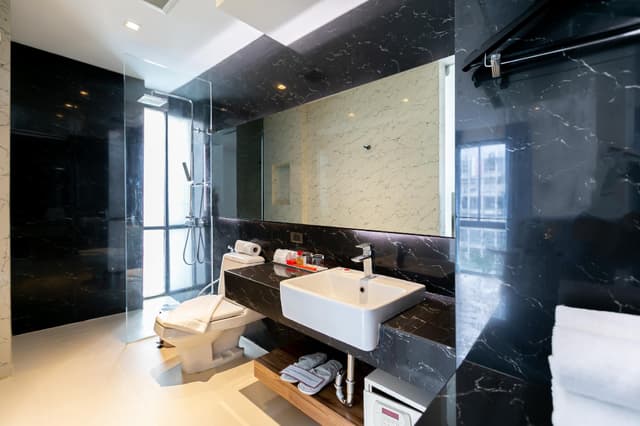Deluxe Corner Room